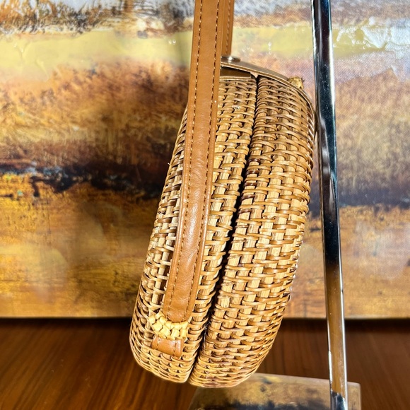 Summer Rose Circular Rattan Crossbody Purse
Great Condition - Picture 4 of 10